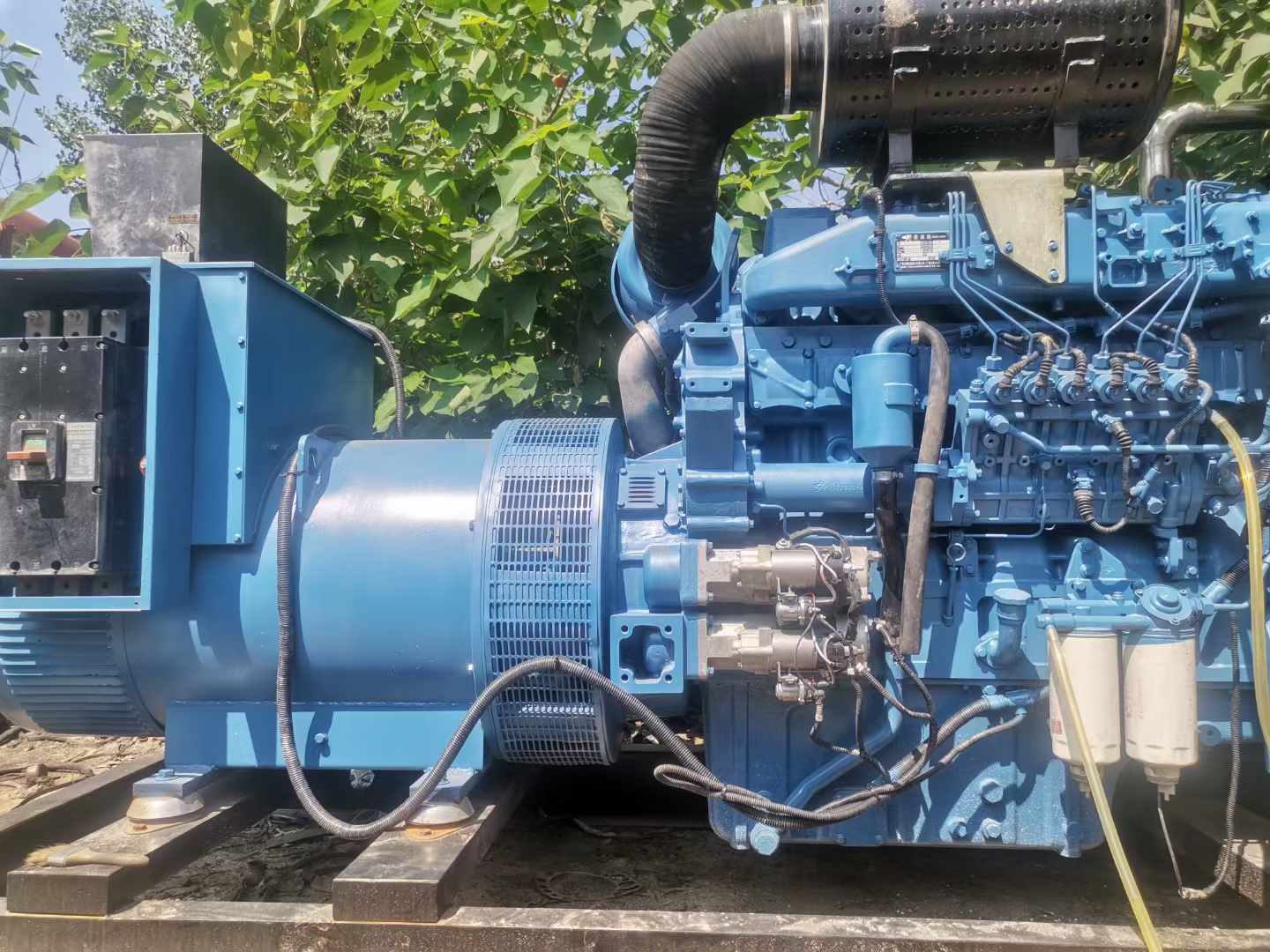 详细说明降低 800kW 柴油发电机输出电流波动的方法